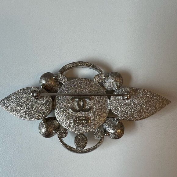 - Chanel Floating Opal Pin/Brooch. Pristine Condition. - Picture 5 of 6